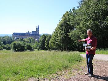 Günter Reinlein gibt in seiner Broschüre Tipps und Anregungen, die sich mit der jeweiligen Wandertour verbinden lassen, wie zum Beispiel einen Museumsbesuch im Kloster Banz. Jutta Rudel