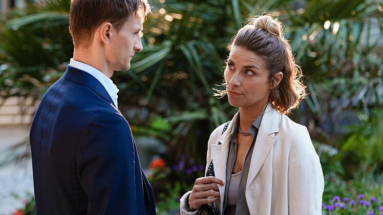 Selina Delbridge (Jaëla Probst) hat genug vom Verhalten ihres Freundes Jon Stebbings (Oleg Tikhomirov).