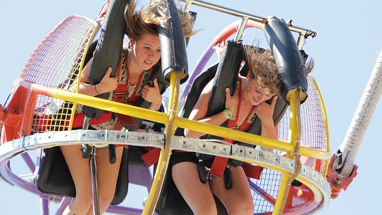 Jetzt beginnt der freie Fall. Gleich geht's kopfüber in die Tiefe. Foto: Josef Hofbauer