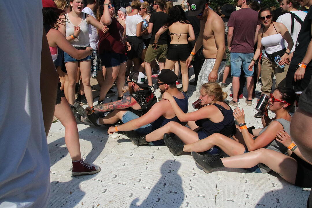 Halbnackt oder im Kostüm: Stimmung bei RIP 2017