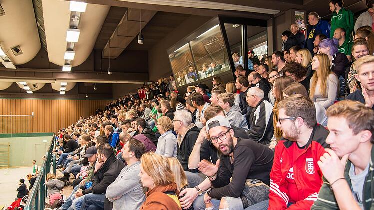 Erneut strömten die Massen zum Rundschau-Cup in die Sporthalle Weiher. Foto: Alexander Muck
