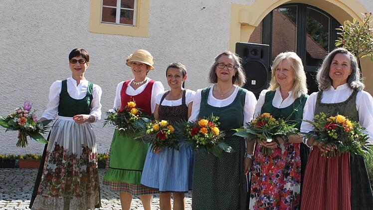 Dank galt Renate Ortloff, Manuela M&uuml;ller, Anna Ernst, Brigitte Krause, Anita Wozniak und Christa Lampert (von links). Foto: Christiane Reuther