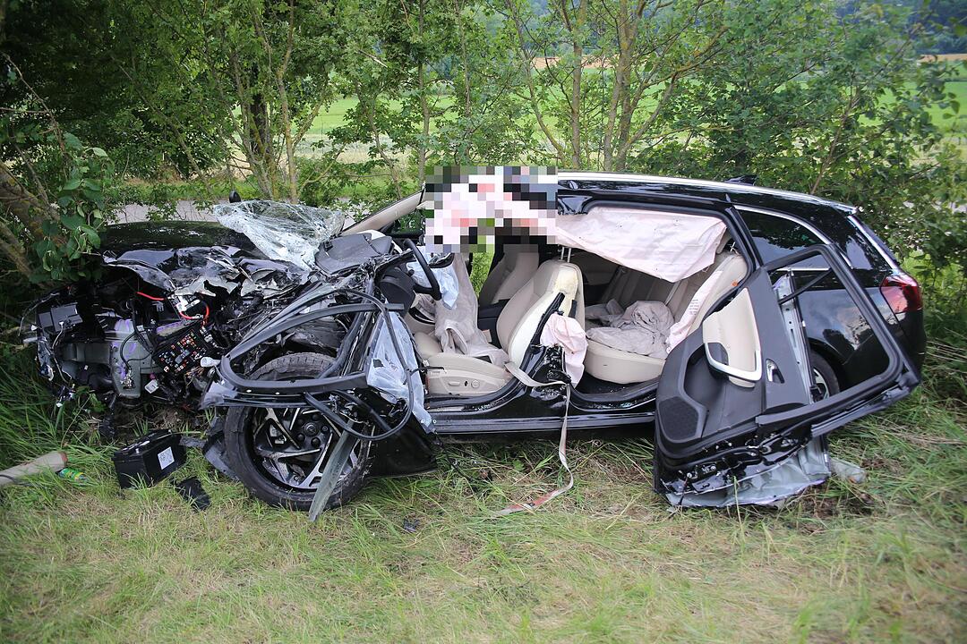 Ansbach: Fünfköpfige Familie bei Unfall verletzt