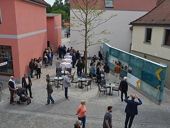 Der neue Nürnberger-Tor-Platz ist eröffnet.  Fotos: Bernhard Panzer