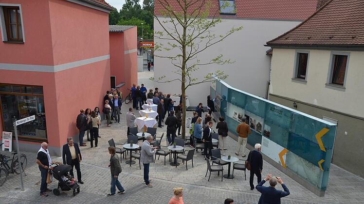 Der neue Nürnberger-Tor-Platz ist eröffnet.  Fotos: Bernhard Panzer