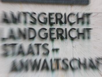 Im Strafprozess um räuberische Erpressung vor der Ersten Großen Strafkammer am Landgericht Coburg hat der Angeklagte am Mittwoch ein umfangreiches Geständnis abgelegt.  Symbolbild: CT-Archiv
