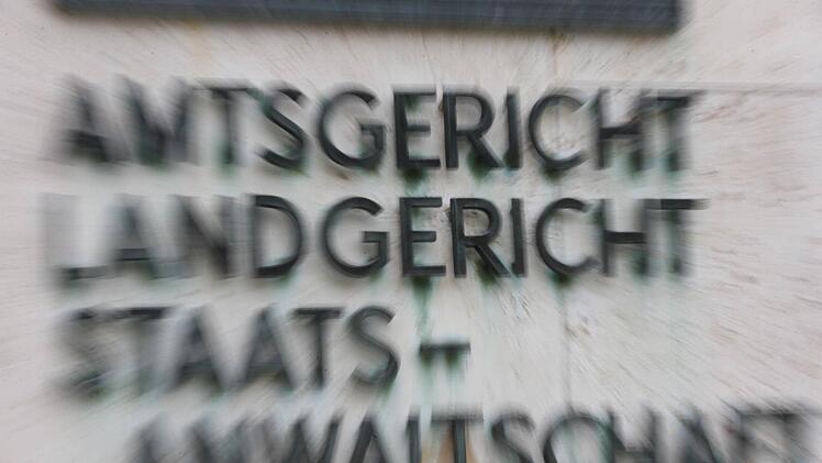 Im Strafprozess um räuberische Erpressung vor der Ersten Großen Strafkammer am Landgericht Coburg hat der Angeklagte am Mittwoch ein umfangreiches Geständnis abgelegt.  Symbolbild: CT-Archiv