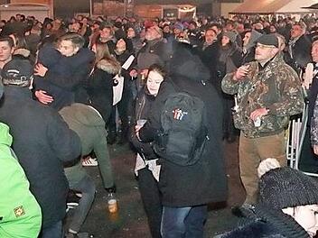 Bei den beiden bisherigen Silvesterpartys des Teams "Pro Spaß" in Adelsdorf strömten die Massen. Fotos: Johanna Blum