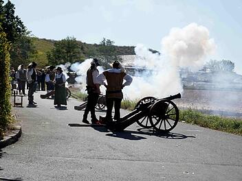 Die Bollerschützen aus Höchstadt kündeten mit lautem Knall den Start des Tages der Vereine an.  Fotos: Richard Sänger