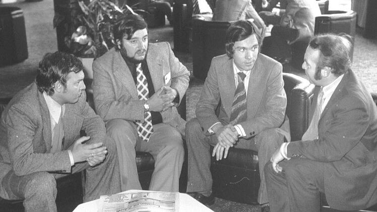 Hausmann (rechts) im Gespräch mit Weggefährten beim Deutschlandtag der Jungen Union 1973Archiv