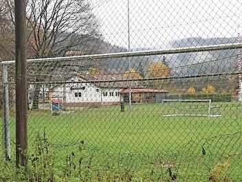 Das Sportgelände des DJK/SV Zeyern/Roßlach steht weiter im Mittelpunkt der Diskussion um eine Ortsumgehung. Foto: Archiv/Heinrich Averdam