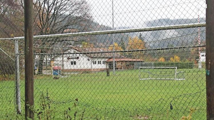 Das Sportgelände des DJK/SV Zeyern/Roßlach steht weiter im Mittelpunkt der Diskussion um eine Ortsumgehung. Foto: Archiv/Heinrich Averdam