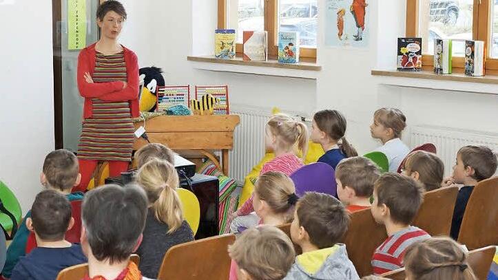 Kinderbuchautorin Judith Allert las in der Zapfendorfer Gemeindebücherei. Foto: Johannes Michel