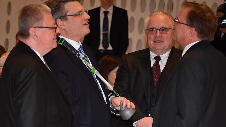 Lückemann, Minister Bausback, Generalstaatsanwalt Thomas Janovsky und OB Andreas Starke (v.l.) im Gespräch Foto: R. Rinklef