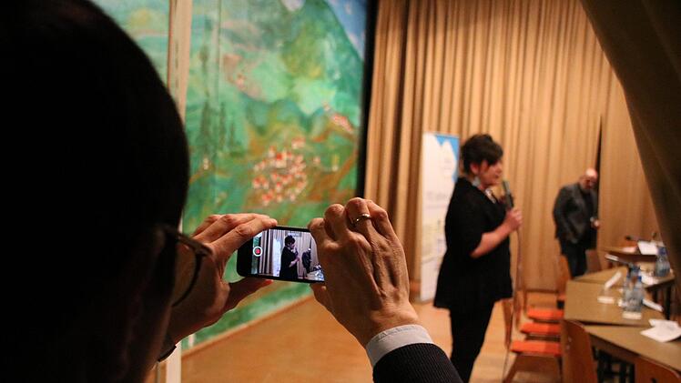Eindrücke von der Podiumsdiskussion in Stengenroth. Foto: Ralf Ruppert