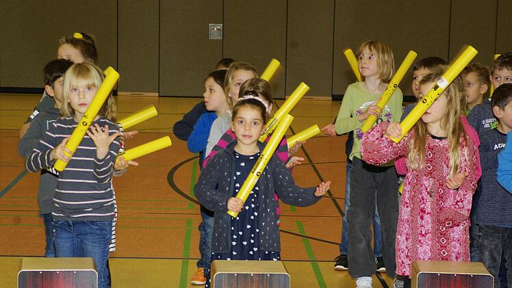 Musik und Rhythmus mit "Boomwhackers" kennenzulernen entpuppte sich als ideale Methode für die Jüngsten. Winfried Ehling