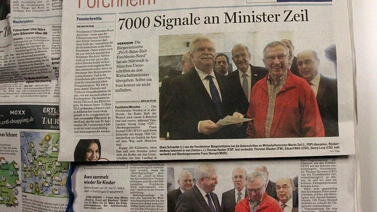 Oben das Bild des FT-Redakteurs Nikolas Pelke, der vor Ort in München war, unten das angeblich von der CSU in Umlauf gebrachte Bild, auf dem der FW-Landtagsabgeordnete Thorsten Glauber nicht zu sehen ist. Foto: Josef Hofbauer