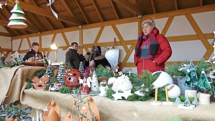 Krippen aus Ton  Foto: Petra Malbrich