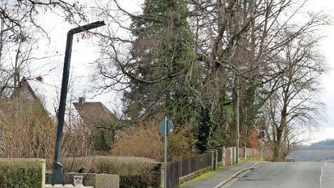 Eine Solarlampe wird derzeit in der Alten Pressecker Straße in Stadtsteinach getestet. Foto: Klaus Klaschka