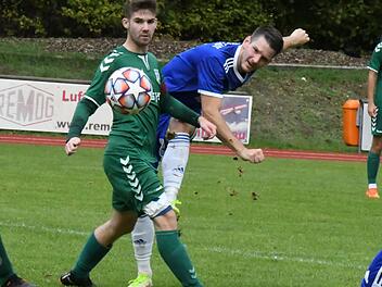 Zeigt nach seiner Verletzung wieder vollen Einsatz für seinen TSV Münnerstadt: Simon Snaschel (rechts). Foto: Archiv/Hopf