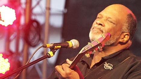 Tony Bulluck ist der musikalische Botschafter des vom Stadtmarkting veranstalteten Blues & Jazzfestivals.  Foto: Bernd Oelsner