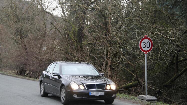 Tempo 30 in der Hainbergstraße - die Anwohner möchten, dass sich alle Verkehrsteilnehmer daran halten. Foto: Sonny Adam