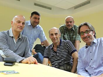 Sie sorgen sich um die Zukunft Griechenlands (v.l.): Nikolaos Poukamissas, Panagiotis Malekas, Panagiotis Patsiadas, Jürgen Bohlig und Christos Giannoulopoulos. Foto: Peter Groscurth