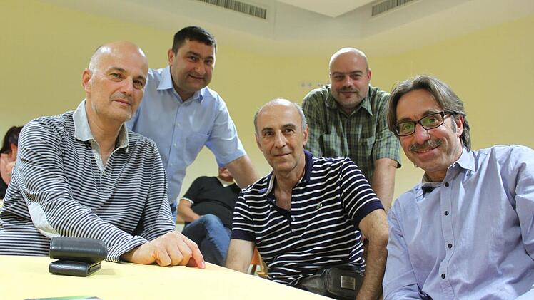 Sie sorgen sich um die Zukunft Griechenlands (v.l.): Nikolaos Poukamissas, Panagiotis Malekas, Panagiotis Patsiadas, Jürgen Bohlig und Christos Giannoulopoulos. Foto: Peter Groscurth