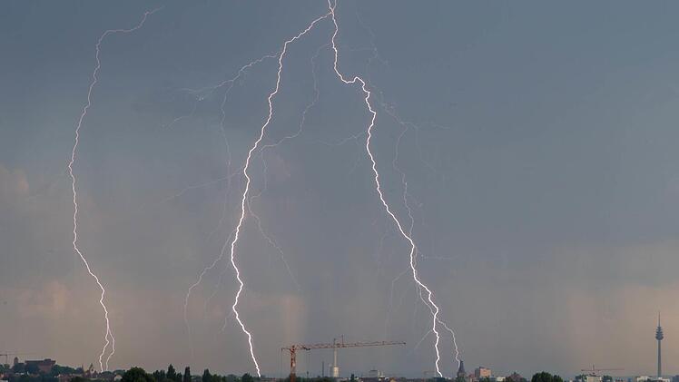 Gewitter über Nürnberg. Foto: News5/Grundmann