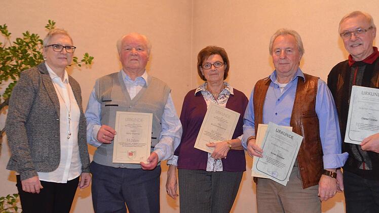 Geehrt wurden Heinz und Brunhilde Thürmer, Armin Greubel, Gisbert Stöber.