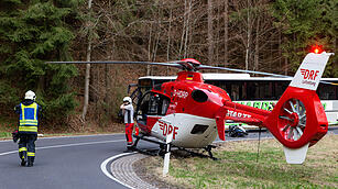 Motorrad kollidiert mit Linienbus: Coburger stirbt bei Unfall in Th&uuml;ringen