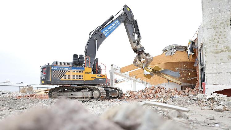 Viel ist vom ehemaligen Hagebaumarkt in der Siechenangerstraße nicht mehr zu sehen. Foto: Marian Hamacher