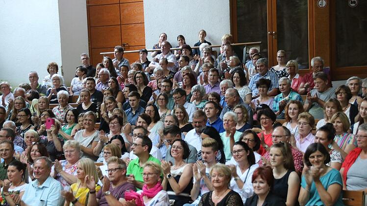 Die Bayerische Rundschau hatte Leser und Kunden an die Naturbühne Trebgast zum Stück "Pygmalion" eingeladen. Foto: Jürgen Gärtner