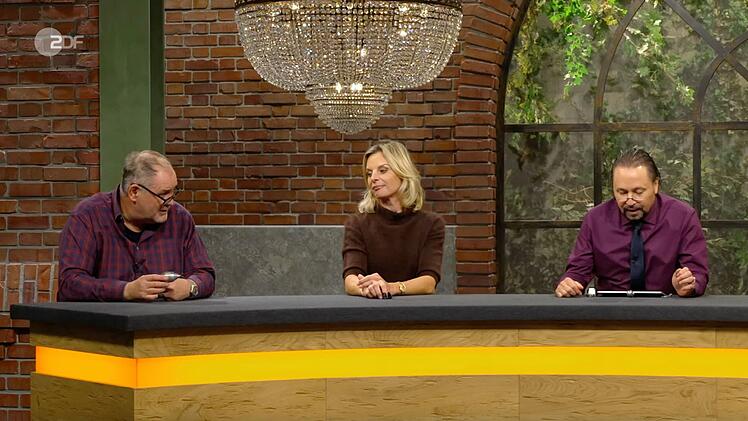 Im schnellen Schlagabtausch kletterten die Gebote in die H&ouml;he. Julian Schmitz-Avila landete pl&ouml;tzlich bei 900 Euro. "Wow, das ist ein sehr gutes Gebot", fand Pauritsch und Walter Lehnertz fragte verbl&uuml;fft: "Ihr wisst schon, dass der nur aus Silber ist?" Doch Pauritsch war nicht zu halten und erh&ouml;hte auf 1.100 Euro.