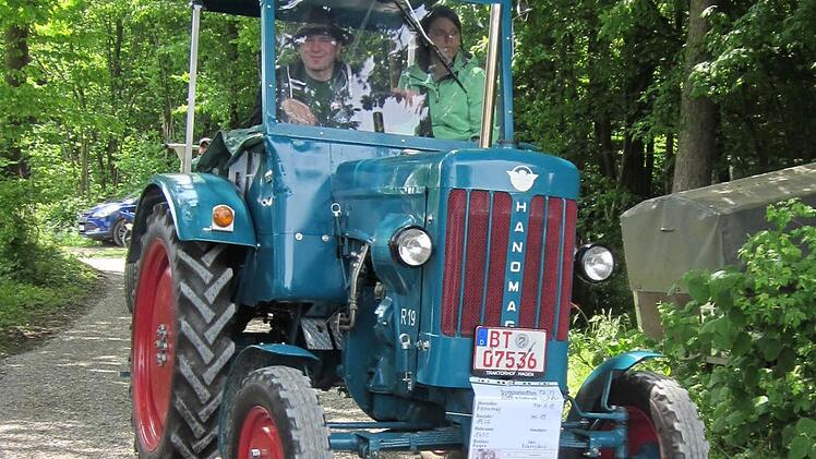 Jede Menge Oldtimer-Traktoren waren beim Treffen der historischen Schlepper in Gelbsreuth zu bestaunen. Foto: Stephan Tiroch