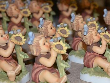 Heile Welt in Handarbeit aus Porzellan - Hummelfiguren sind immer noch gefragt. Foto: Rainer Lutz