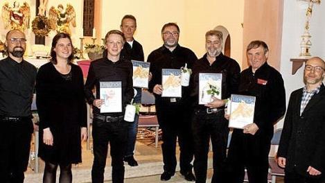 Die Ehrung im Rahmen des Konzertes  Foto: Diana Könitzer