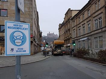 In der Kulmbacher Innenstadt besteht an Silvester und Neujahr nicht nur Maskenpflicht - es d&uuml;rfen auch keine Knallk&ouml;rper mitgef&uuml;hrt werden. Foto: Archiv/Alexander Hartmann