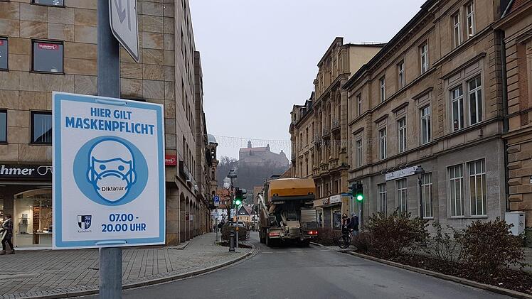 In der Kulmbacher Innenstadt besteht an Silvester und Neujahr nicht nur Maskenpflicht - es d&uuml;rfen auch keine Knallk&ouml;rper mitgef&uuml;hrt werden. Foto: Archiv/Alexander Hartmann