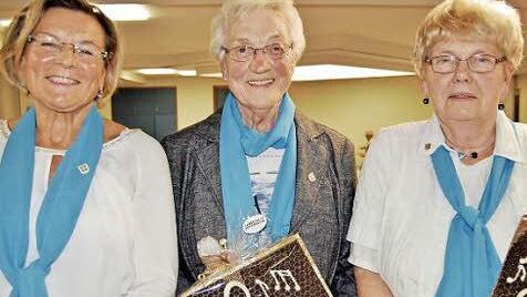 Anita Katzenberger (von links), Rosa Stark und Helga Muth wurden für ihre 25-jährige Mitgliedschaft geehrt. Foto: Von Dobschütz