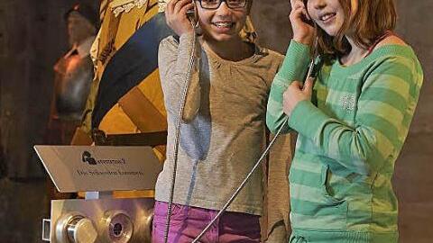 Kinder im "Erlebnismuseum rote Mauer" - viele Kinder und Jugendliche besuchten auch 2016 die Sonderausstellungen. Foto: Pfalzmuseum Forchheim