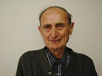 Unvorstellbare 70 Jahre lang hielt Konrad Breitenbach (91) dem Feuerwehrverein Riedenberg die Treue. Foto: Evelyn Schneider