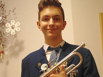 Oberleichtersbachs Daniel Schaub kann strahlen - er hat das Musikerleistungsabzeichen in Gold erhalten. Foto: Stephanie Elm