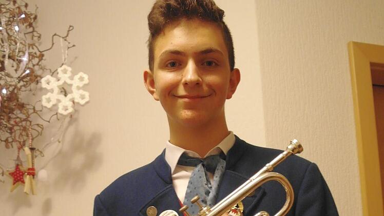 Oberleichtersbachs Daniel Schaub kann strahlen - er hat das Musikerleistungsabzeichen in Gold erhalten. Foto: Stephanie Elm