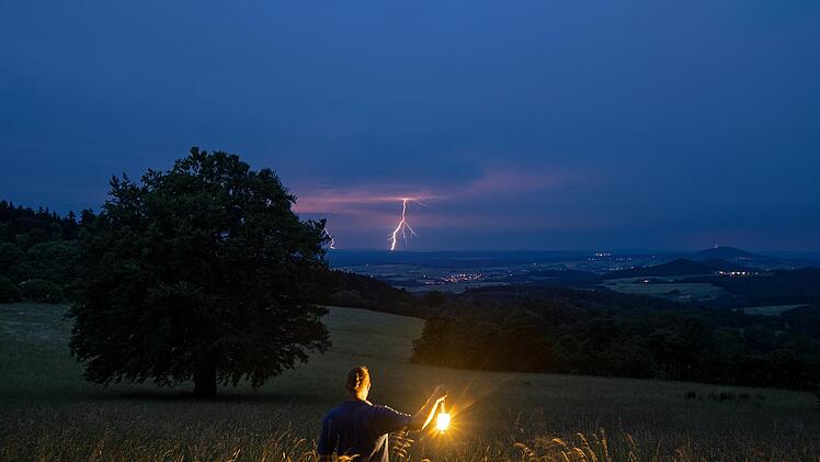 Das Gewitter von der Platzer Kuppe aus gesehen. Foto: Jürgen Hüfner