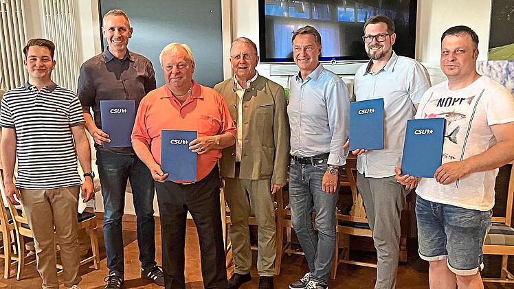 Unser Bild zeigt (v. li.) Frederik Barth, Martin Bernreuther, Helmut Mittelberger, Henry Schramm, J&uuml;rgen Kieslich, Manuel Melzer, Markus Pastirmaci.Brigitte Soziaghi