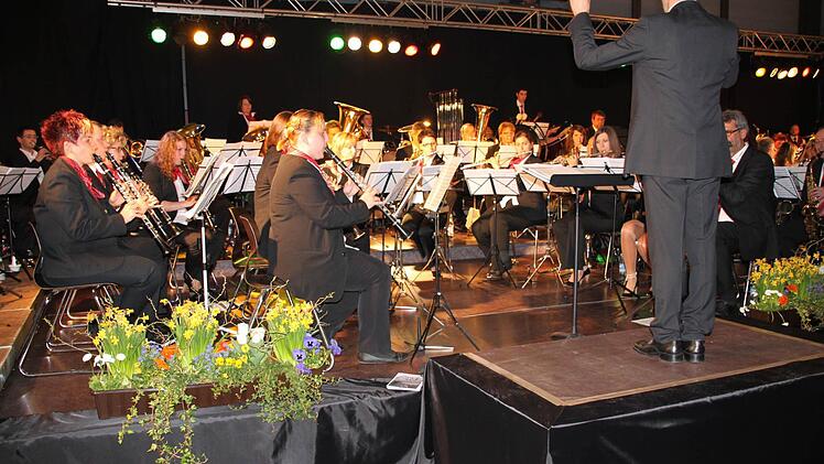 Der Musikverein Fahrnau mit ihrem Dirigenten Andreas Meier.Foto: Eckert