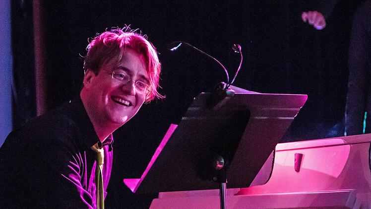 Begeisterungsfähgier Chorleiter: Moritz MetznerFoto: Jochen Berger