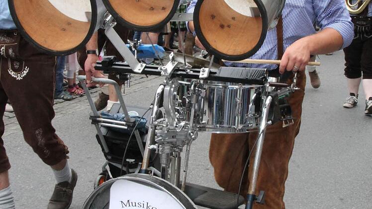 Impressionen vom Festzug der Fanclubs Foto: Sonny Adam