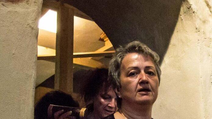 Singend zog der Kirchenchor der Michaelskirche Fechheim in den Chorraum ein.Foto: Jochen Berger